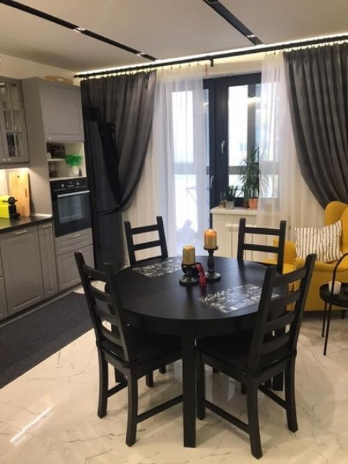 А вот и моя просторная, стильная и красивая кухня. 03