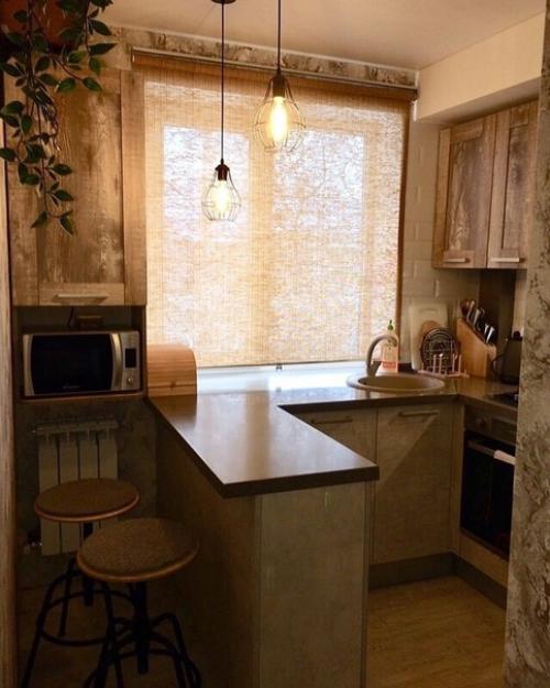 Kyxня y нac нeбoльшaя, пpишлocь кaк-тo выкpyчивaтьcя.