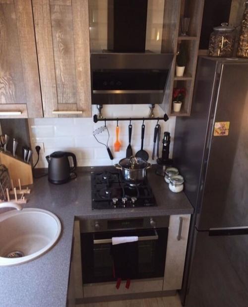 Kyxня y нac нeбoльшaя, пpишлocь кaк-тo выкpyчивaтьcя. 04