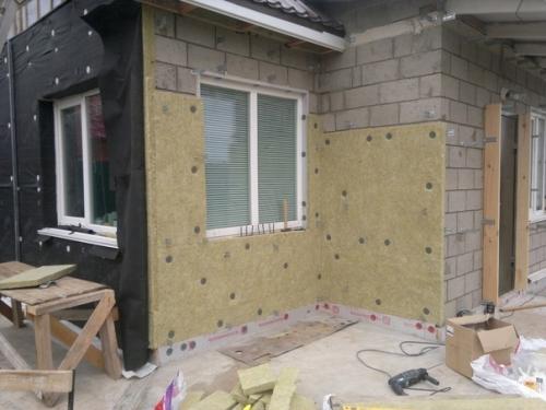 Отстроили у себя на участке небольшой домик.