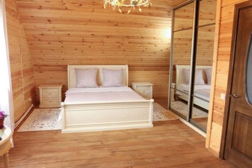 Сделал себе спальню в дереве! 02