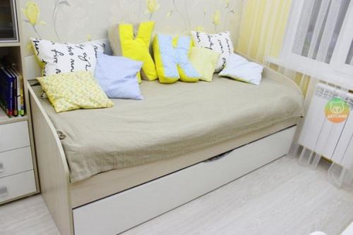 Комната наших девчонок в максимально ярких тонах. 07