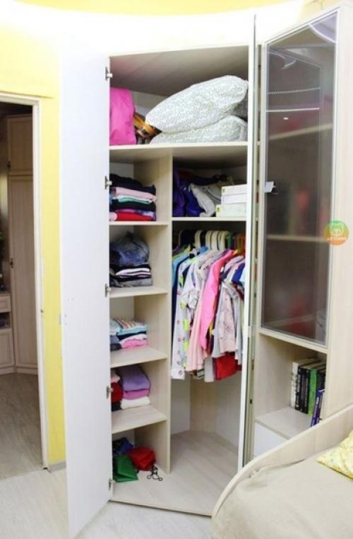 Комната наших девчонок в максимально ярких тонах. 05