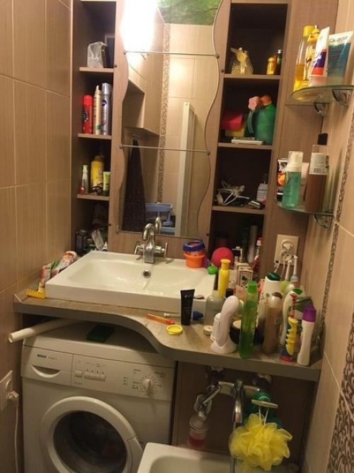 У нас очень маленькая ванная комната, и вот что нам удалось неё уместить. 02