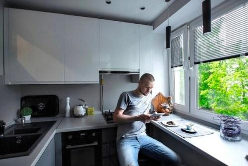 Я живу в одиночестве и самостоятельно провел ремонт в моей квартире. 09