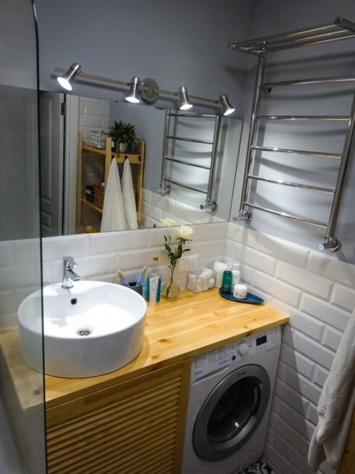 Сочетание дерева и керамической плитки в интерьере нашего санузла. 01