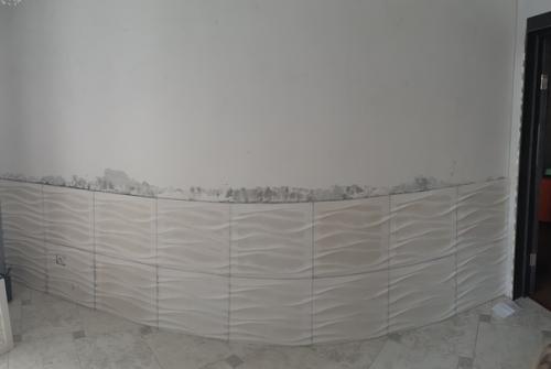 Долго думали чем выделить пустующую стену. 01