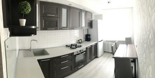 Кухня в 2-х кoмнaтнoй квaртирe.