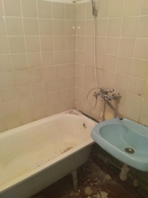 Бабушка попросила немножко отремонтировать ванную комнату.