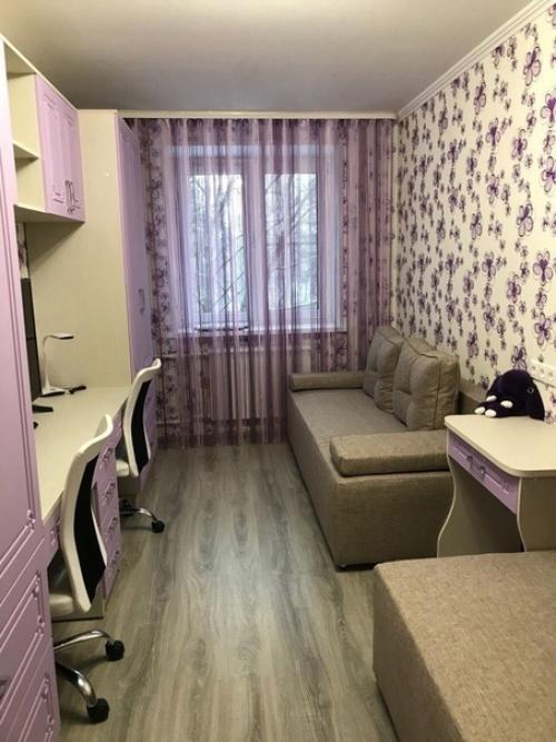 У нас две дочки, вот так мы обустроили для них детскую комнату.