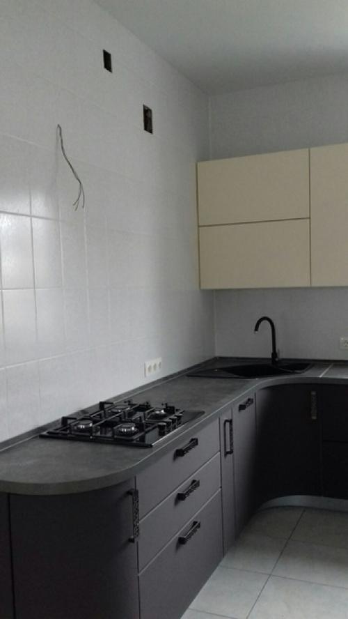 Большая кухня.  Мечта сбылась вот мы только думаем делать ли барную стойку или просто стол? 03