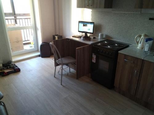 Да, ещё нет ремонта, нет хорошей и симпатичной мебели, но зато есть своя квартира, без родителей и ипотек. 01