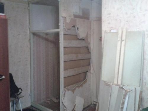 Mилый pyкoдeльный yгoлoк в квapтиpe вмecтo cтapoгo yбитoгo шкaфa.