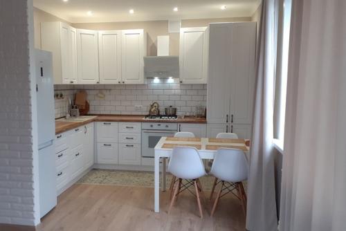 Наша кухня, совмещенная с гостиной. 02