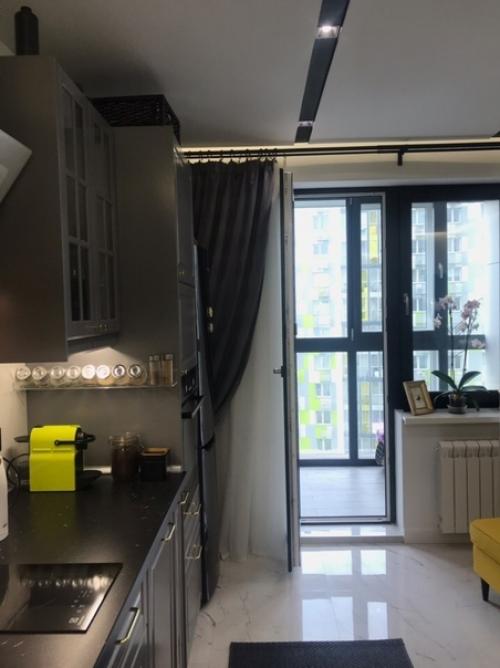 Вот такая у меня просторная и уютная кухня. 02