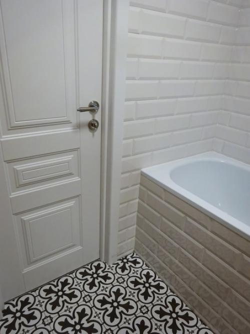 Сочетание дерева и керамической плитки в интерьере нашего санузла. 06