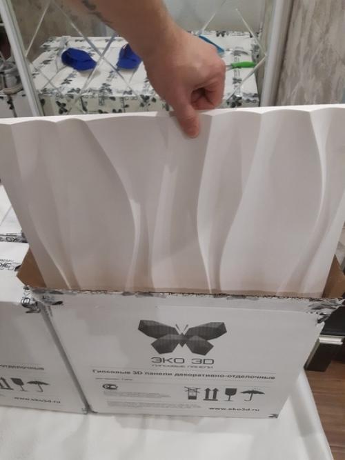 Долго думали чем выделить пустующую стену.