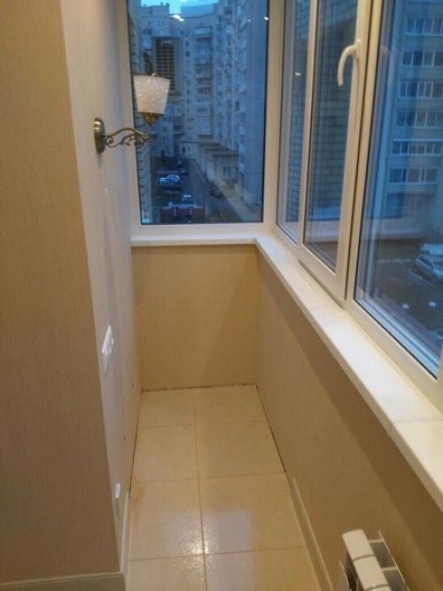 Вот так легко и просто, за 1 вечер, муж организовал на лоджии дополнительное место хранения и небольшой диванчик!