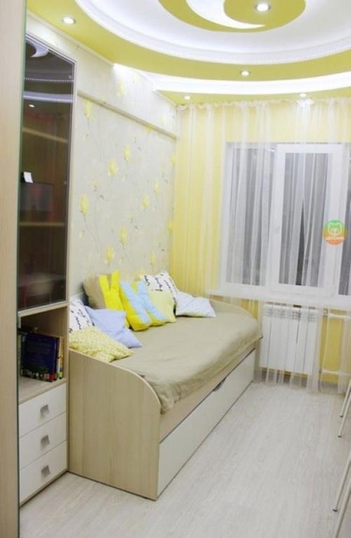 Комната наших девчонок в максимально ярких тонах.