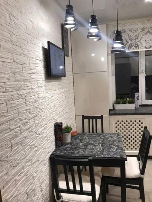 Наша на первый взгляд простая кухня, но мы вложили в неё душу. 01