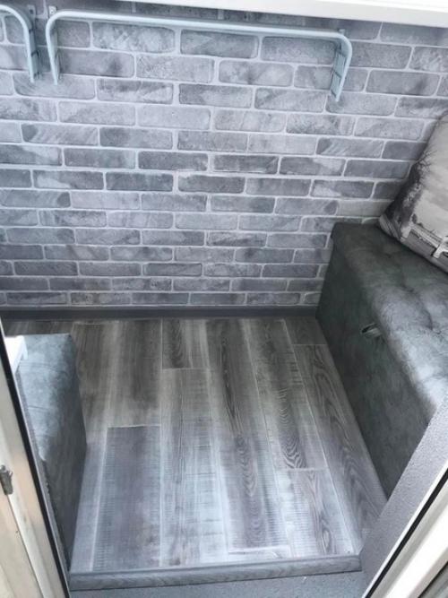 Муж обещал очень долго, что сделает ремонт на балконе, и уберёт весь хлам копившийся годами.