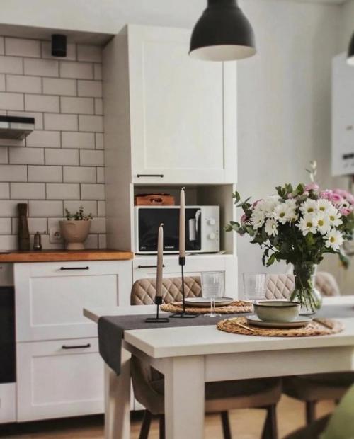 Кухня прекрасна своим сочетанием простоты и деталей, изготовленных из натуральных материалов.