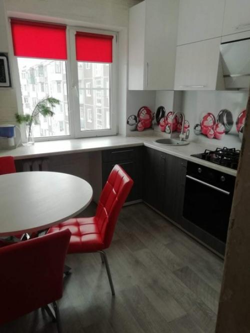 Осуществила мечту совместив подоконник с рабочей поверхностью, кухня 6 кв. 02