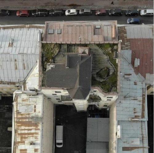 Порой вот так вот ходишь по улицам города и даже не подозреваешь, что могут скрывать крыши домов. 02