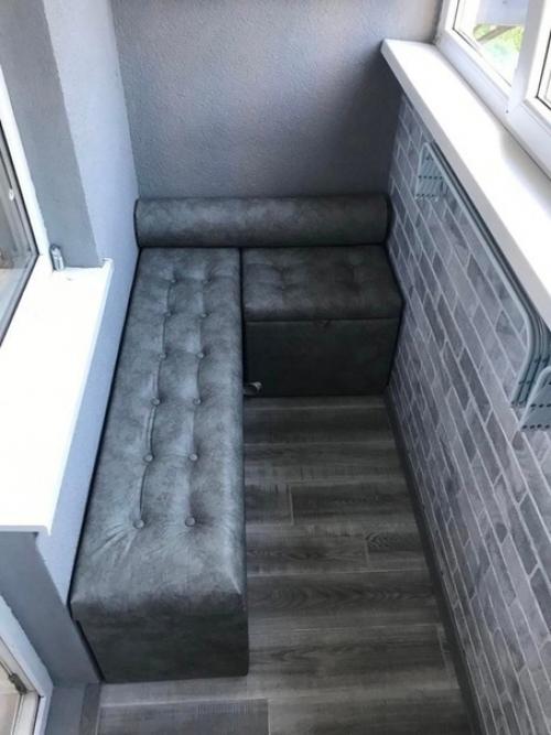 Муж обещал очень долго, что сделает ремонт на балконе, и уберёт весь хлам копившийся годами. 04