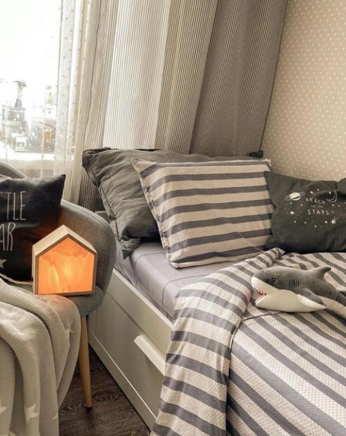 Детали в интерьере квартиры сделаны из натуральных материалов, а также деревянных элементов. 04