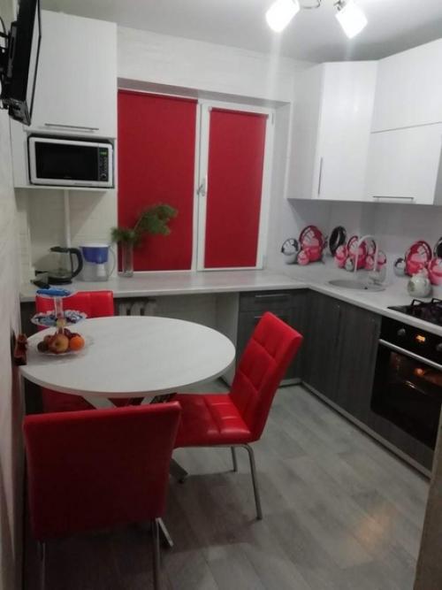 Осуществила мечту совместив подоконник с рабочей поверхностью, кухня 6 кв. 03