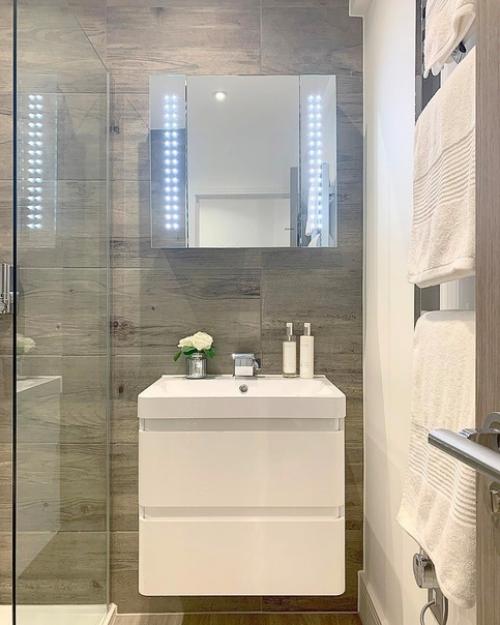 Сделали ремонт в нашей совмещённом санузле, решили сделать душ, а не ванну. 04