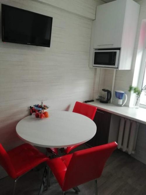 Осуществила мечту совместив подоконник с рабочей поверхностью, кухня 6 кв. 01