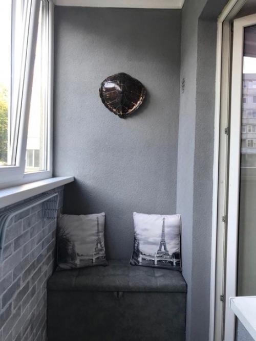 Муж обещал очень долго, что сделает ремонт на балконе, и уберёт весь хлам копившийся годами. 02