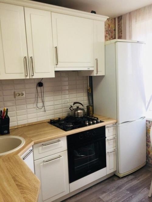 Маленькая, но уютная кухня. 01