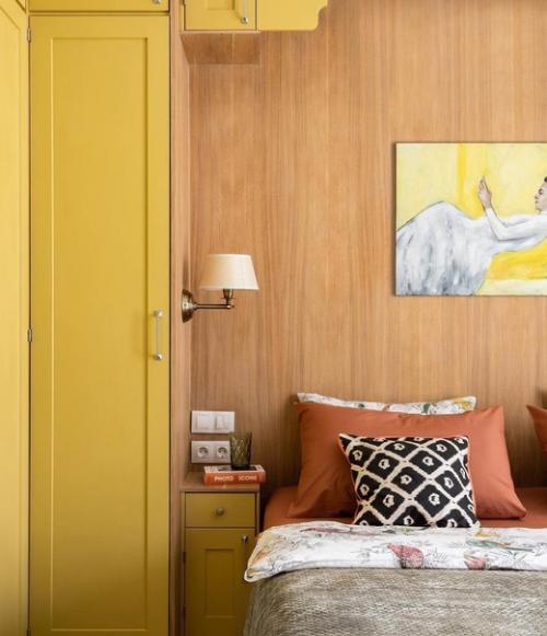 В каждой комнате раскинулись яркие оттенки, создающие эмоциональное настроение. 05