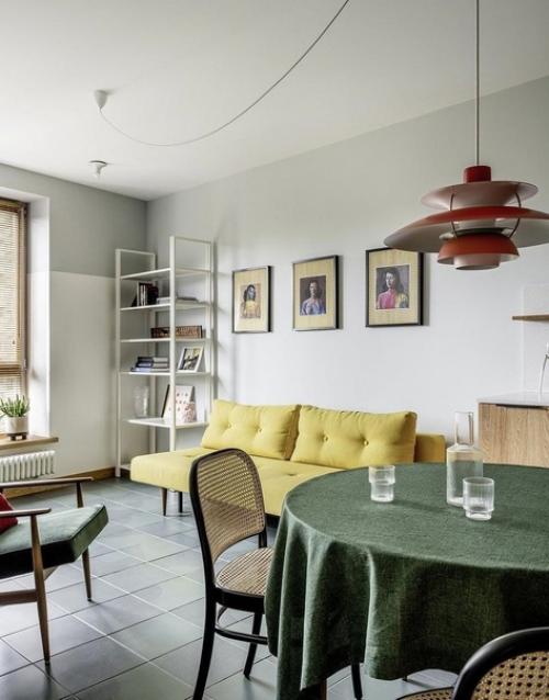 Скандинавский интерьер может быть не только серым и скучным, а наполненным цветовыми акцентами. 02