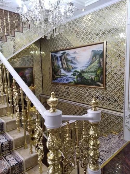 Это все таки не миф и дома с золотыми унитазами действительно существуют. 02