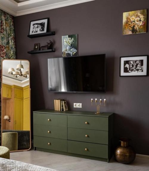 В каждой комнате раскинулись яркие оттенки, создающие эмоциональное настроение. 01