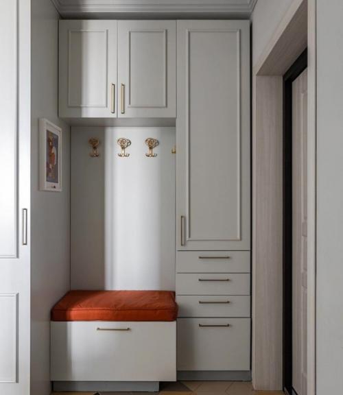 В каждой комнате раскинулись яркие оттенки, создающие эмоциональное настроение. 06