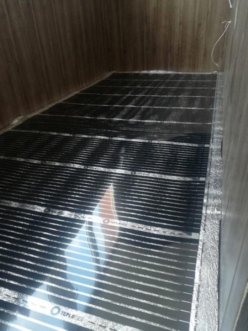 Муж такой уголок уединения на лоджии сделал. 01