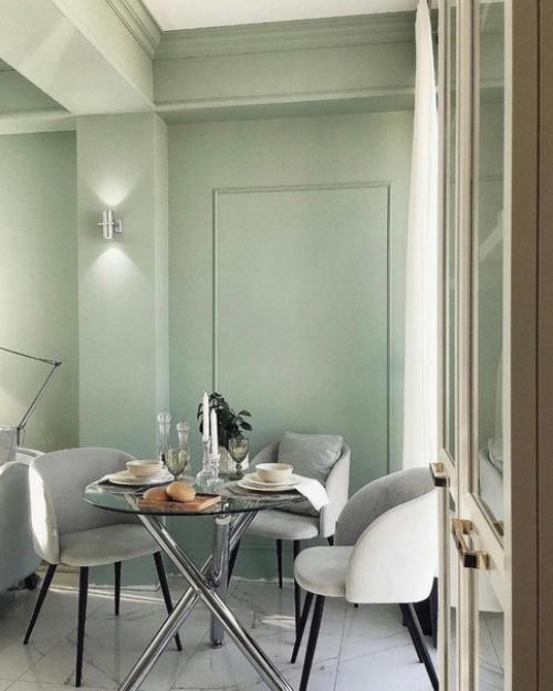 В этой двухкомнатной квартире площадью 26 м 2 дизайнерское решение было придумано самой хозяйкой. 02