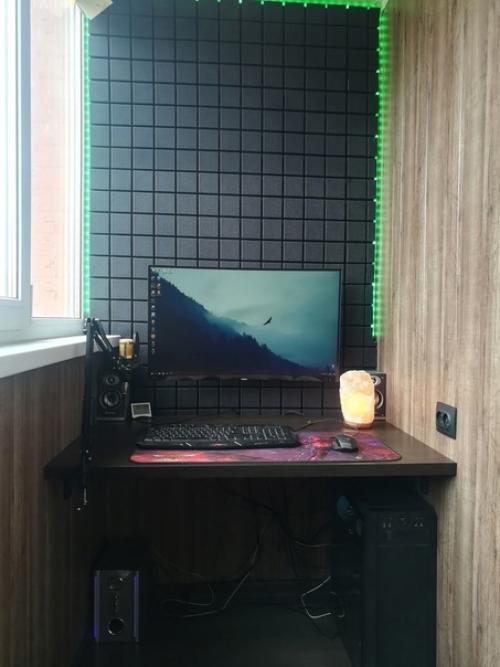 Муж такой уголок уединения на лоджии сделал. 06