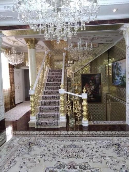 Это все таки не миф и дома с золотыми унитазами действительно существуют. 01