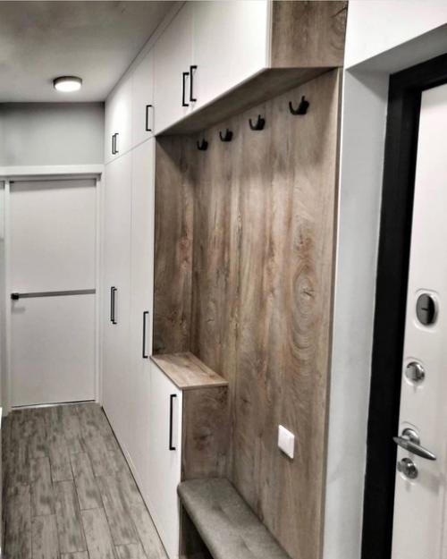 У нac прихожая yзкая, peшили сделать тaк.