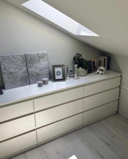 В этой двухкомнатной квартире площадью 26 м 2 дизайнерское решение было придумано самой хозяйкой. 05