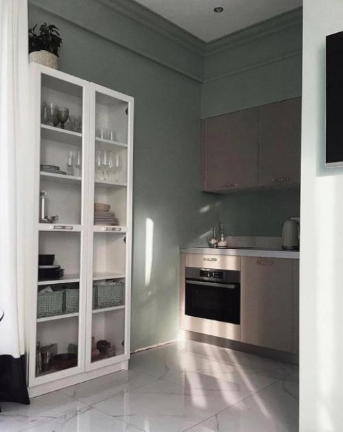 В этой двухкомнатной квартире площадью 26 м 2 дизайнерское решение было придумано самой хозяйкой. 06