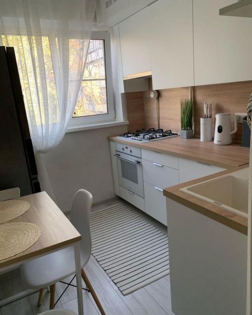 Зачётная кухня площадью 6 м 2 превратилась в светлое, удобное пространство. 01