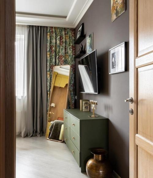 В каждой комнате раскинулись яркие оттенки, создающие эмоциональное настроение. 08