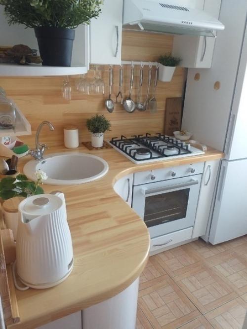 Эта миленькая кухонька, созданная специально для нашей бабушки, привнесет ей в дом тепло и уют.